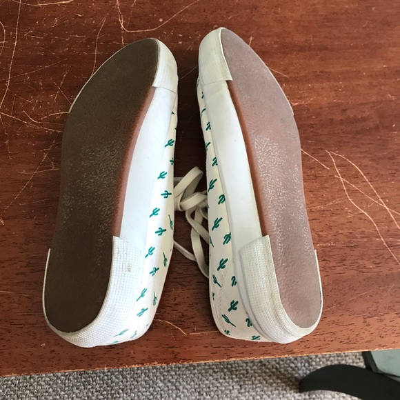 Old navy cactus sneakers - Picture 2 of 3